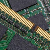 El precio de la RAM se ha vuelto tan exagerado que un desarrollador ruso se ha construido la suya ahorrándose cientos de euros 