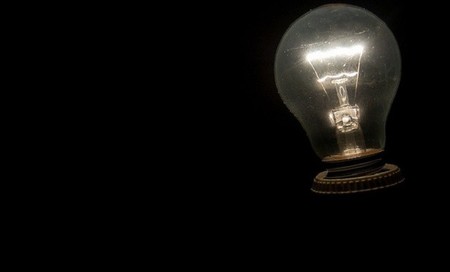 Las eléctricas devolverán en junio alrededor de 40 euros a cada consumidor