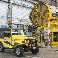 Toyota lleva 90 años usando una megaprensa de 700 toneladas para fabricar coches. Es tan buena que la va a mover medio planeta para seguirla usando 