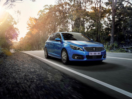 El Peugeot 308 se actualiza ligeramente con frenada automática de emergencia con detección de peatones y ciclistas de tanto día como de noche