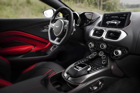Aston Martin Vantage V8