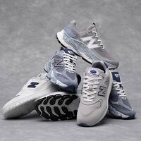 El Corte Inglés tumba el precio de las zapatillas New Balance de estilo retro que llevaremos a diario 