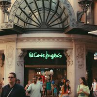 El Corte Inglés sorprende con su última rebaja la chaqueta Tintoretto con bordado y estilo primaveral a casi mitad de precio  