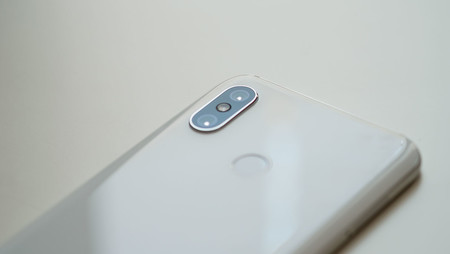 El Xiaomi Mi 8 llega a España: disponibilidad y precios oficiales