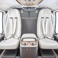 El Mercedes que nunca verás en un concesionario: vuela, lleva cuero blanco y vale como un superyate