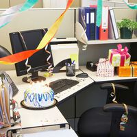 Morena quiere que puedas faltar a tu trabajo en tu cumpleaños o que te paguen hasta el doble si tienes que ir  