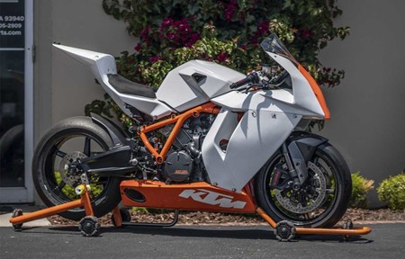 ¡Rompedora! Sale a subasta un ejemplar de la la KTM RC8R Track, una deportiva para circuito de 180 CV