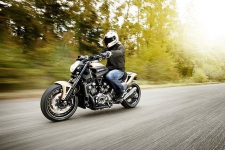 Yamaha V-Max Hyper Modified, tres maestros haciendo lo que quieren con la V-Max