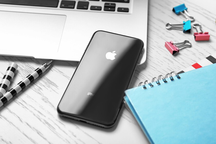 Hay una empresa vendiendo iPhone viejos sin cámara a precios desorbitados. Parece una locura... salvo que seas militar