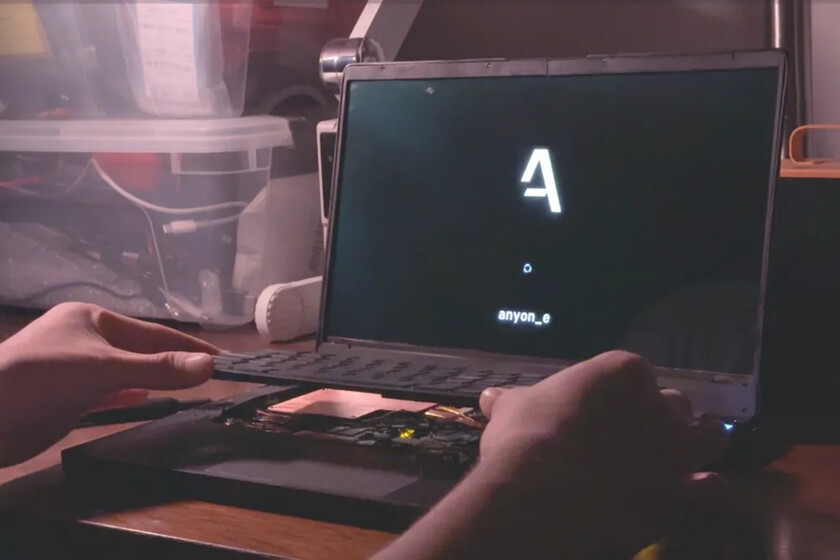 Estudiante crea un portátil casero con pantalla 4K y teclado mecánico en solo seis meses