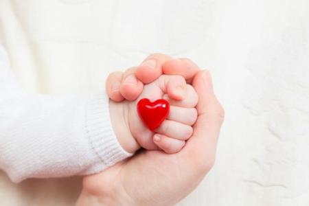 Un bebé de seis días, trasplantado de corazón por una cardiopatía