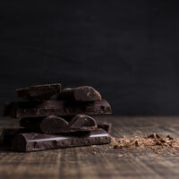 El problema de comer chocolate a las 11 de la noche no son las calorías, es lo que le hace al sueño 