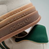 No son Skechers, pero estas zapatillas Adidas con plataforma tienen más de un 50% de descuento y son lo más  