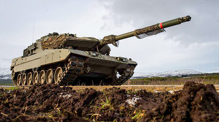 Leopard 2E en una posición defensiva.