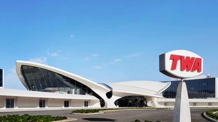 TWA Hotel, un viaje por la época de oro de la aviación de los años cincuenta en el corazón del aeropuerto JFK de Nueva York