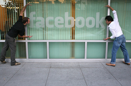 Zuckerberg respira aliviado: Facebook confirma el espaldarazo y se gana el favor de los inversores 