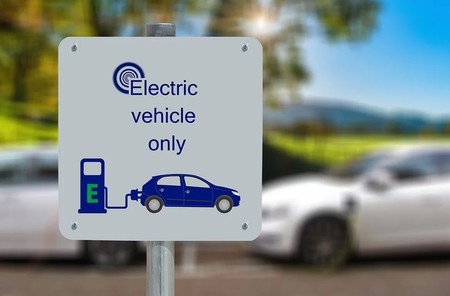 Rumanía tiene las peores carreteras de la UE, pero recibirá 53 millones de euros para estaciones de carga de coches eléctricos