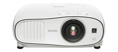 Epson presenta tres nuevos proyectores Full HD de gama media para cine en casa