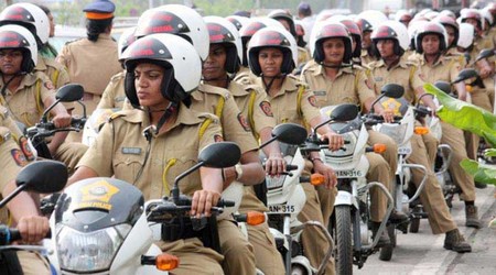 Mujeres Policia Moto India