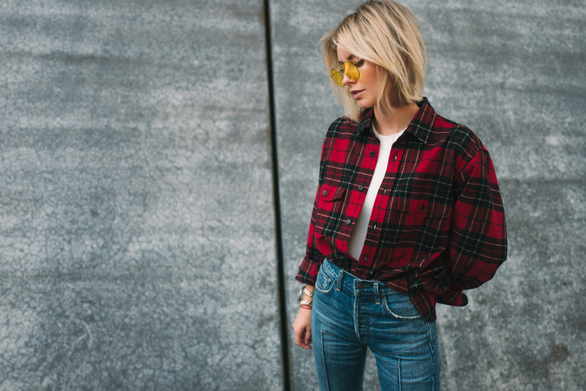 El street style nos muestra ideas de cómo combinar una Resultado de imagen para como combinar una camisa a cuadros