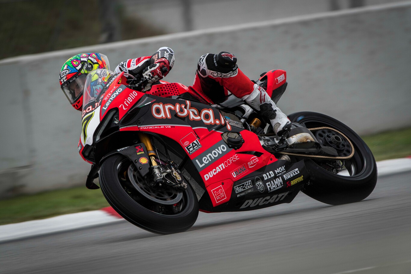 Chaz Davies se reencuentra con la victoria, Jonathan Rea no se sube al podio y Álvaro Bautista ni corre