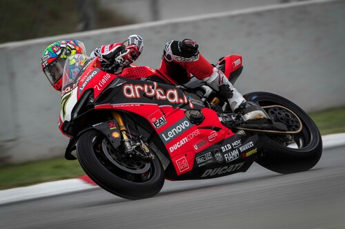 Chaz Davies se reencuentra con la victoria, Jonathan Rea no se sube al podio y Álvaro Bautista ni corre