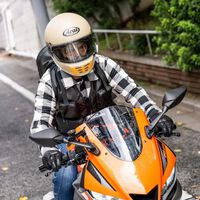 Japón vive en el 2050: Han sacado una mochila tan útil que promete ser la panacea protegiendo el pecho del motorista