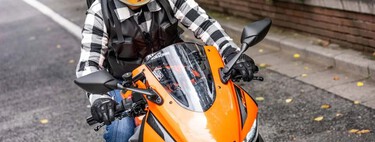 Japón vive en el 2050: Han sacado una mochila tan útil que promete ser la panacea protegiendo el pecho del motorista