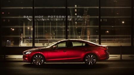 El nuevo Mazda6 se nos descubre en todo su esplendor: más músculo y refinamiento para la berlina nipona