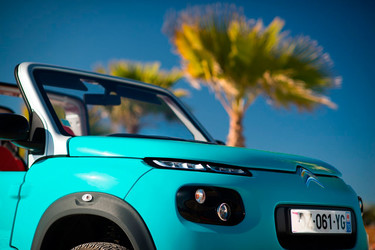 Las bicicletas son para el verano. El Citröen E-Mehari también