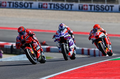 Pecco Bagnaia completa el primer doblete de MotoGP y Marc Márquez hace el cafre en Portimao