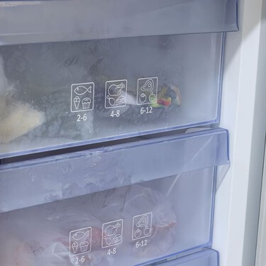 Cómo limpiar el hielo en el congelador sin apagar el frigorífico: todo lo que necesitas es papel de aluminio 