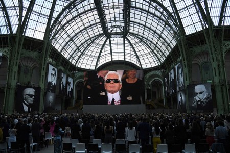 Celebridades recuerdan a Karl Lagerfeld en su último gran evento en Le Grand Palais de París