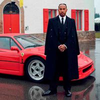 "Me deshice de todos mis coches. Ahora me dedico más al arte". Lewis Hamilton se ha aburrido de la vida de ricos y ya no tiene supercoches carísimos