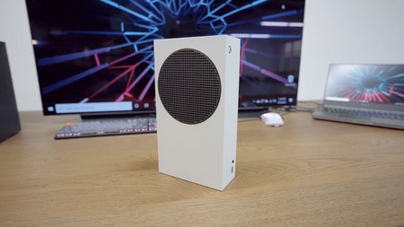 Este inusual unboxing de Xbox Series X y S nos sirve para ver las nuevas consolas en detalle