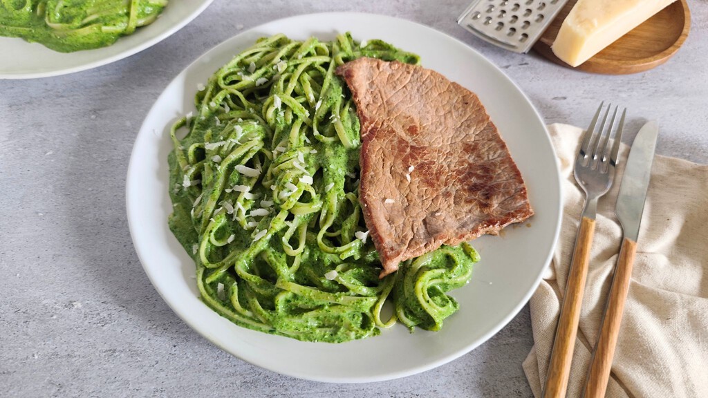 Tallarines verdes peruanos, la receta de la pasta cremosa con albahaca, espinaca y queso fresco