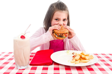 En Amsterdam, los niños que van al McDonald's sin sus padres sólo pueden comprar manzanas