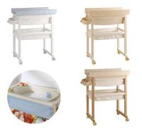 Bañar al bebé en la habitación: cambiador o bañera