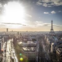 Las motos que no sean eléctricas pagarán por aparcar a partir de 2022 en París