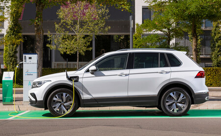 El Volkswagen Tiguan eHybrid ya tiene precio en Alemania: el SUV híbrido enchufable parte de los 42.400 euros