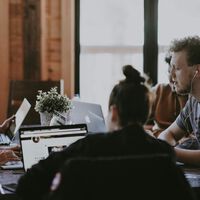 ¿150 euros al mes por un trabajo a tiempo completo? Esa es la realidad tras el trabajo más importante de las IA