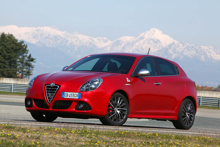 Alfa Romeo se queda con una gama de solo dos coches hasta finales de 2021 tras el cese de producción del Alfa Romeo Giulietta
