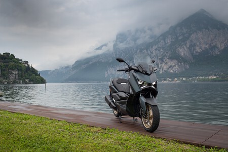 Yamaha Xmax 300 Tech Max 2023 045