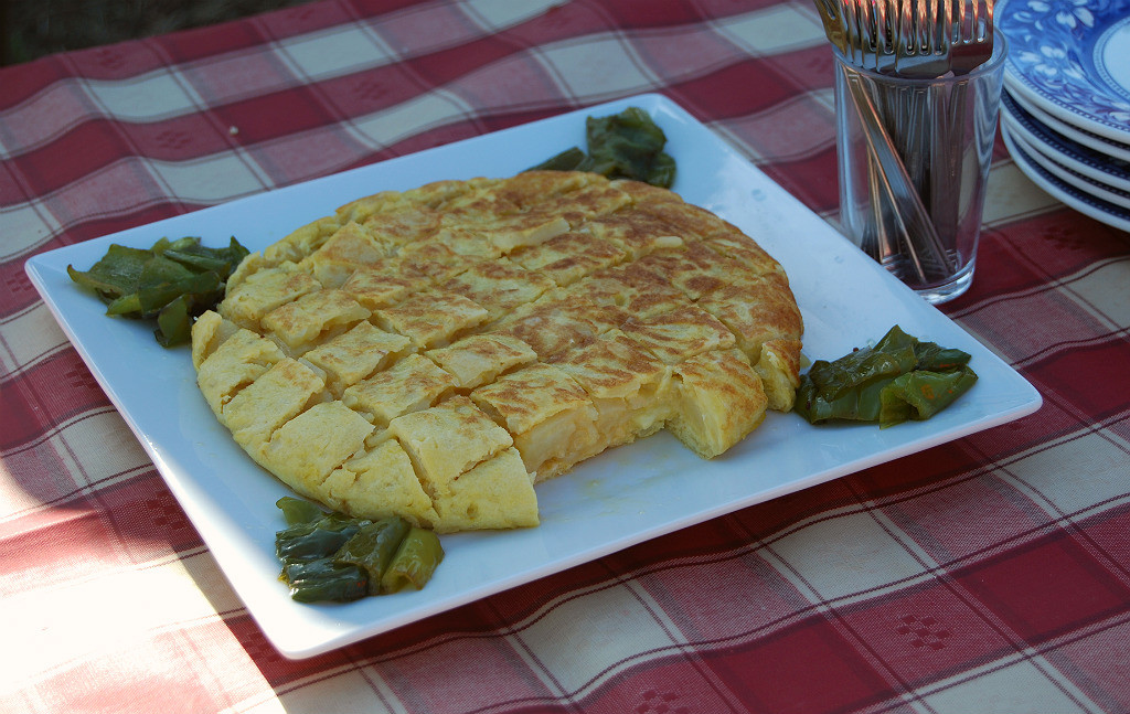 Cuántas calorías tiene una tortilla de patatas (y cómo hacerla más ligera)