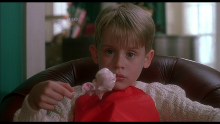 Macaulay Culkin vuelve a quedarse solo en casa: Mila Kunis lo ha dejado