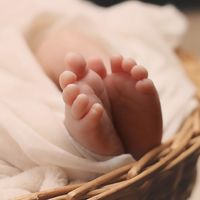 Una madre con coronavirus dio a luz a una bebé sana y sin síntomas en Cataluña  