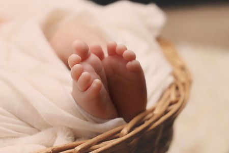 Una madre con coronavirus dio a luz a una bebé sana y sin síntomas en Cataluña