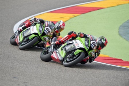 Superbikes Holanda 2015: Tom Sykes se lleva la pole con las Kawasaki volando en Assen