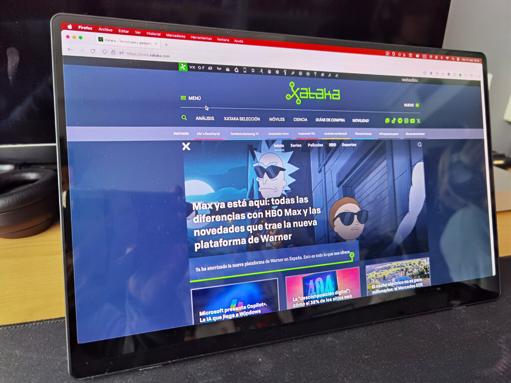 He probado el monitor inalámbrico de Ricoh: una pantalla OLED de altos vuelos que aspira a que la uses sin ningún cable
