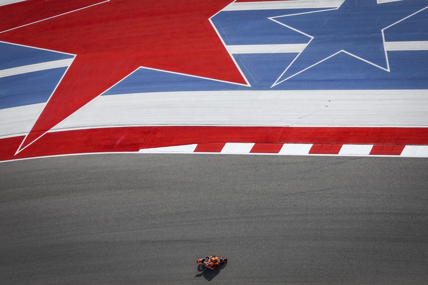 Cómo solucionar el bloqueo a cuatro en el Mundial de MotoGP